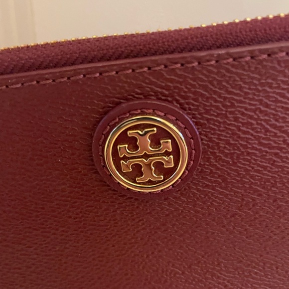 Tory Burch Robinson Maroon Crossbody - Excellent Condition - Picture 2 of 7